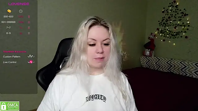 Snapshot of elven_dreams_ chatting on 12.25.24 elven dreams online show from 12.25.24