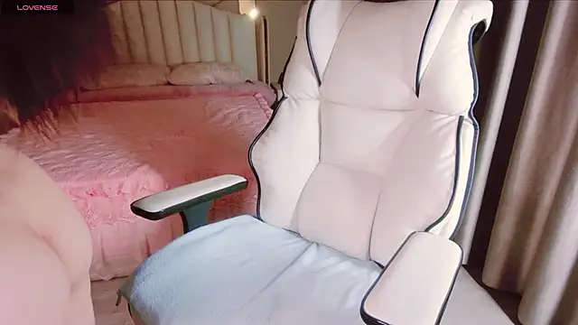 Snapshot of Girl__Funny chatting on 01.25.25 Girl  Funny online show from 01.25.25