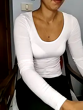 Snapshot of megan2021 chatting on 09.11.25 megan2021 online show from 09.11.25