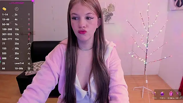 Snapshot of MillySandlerr chatting on 12.17.24 MillySandlerr online show from 12.17.24