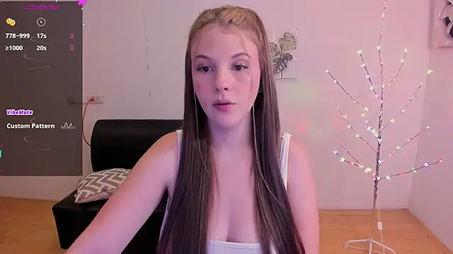Snapshot of MillySandlerr chatting on 12.19.24 MillySandlerr online show from 12.19.24
