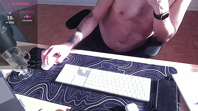 Snapshot of ttboy2000 chatting on 02.04.25 ttboy2000 online show from 02.04.25