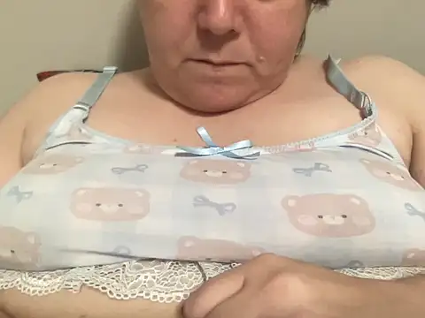 Snapshot of ParisNova chatting on 12.14.24 ParisNova online show from 12.14.24