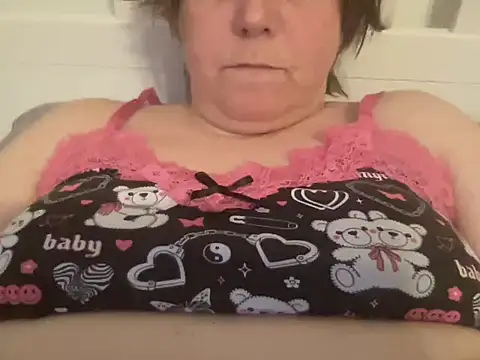 Snapshot of ParisNova chatting on 12.24.24 ParisNova online show from 12.24.24