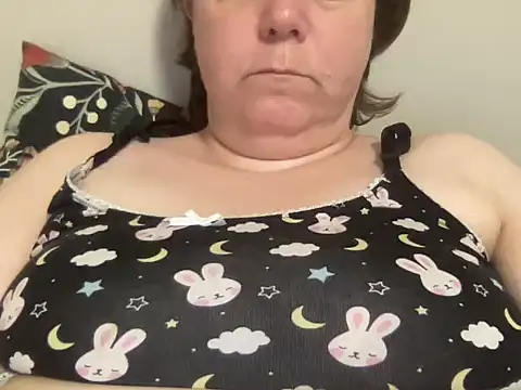 Snapshot of ParisNova chatting on 01.05.25 ParisNova online show from 01.05.25