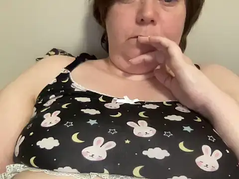 Snapshot of ParisNova chatting on 01.27.25 ParisNova online show from 01.27.25