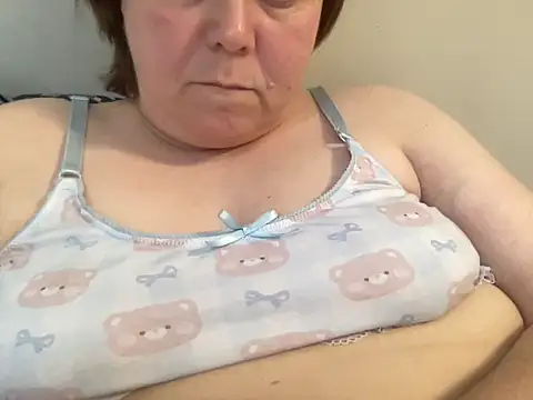 Snapshot of ParisNova chatting on 02.09.25 ParisNova online show from 02.09.25