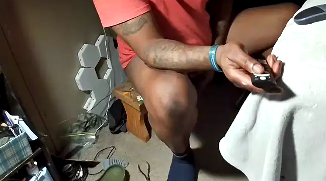 Snapshot of Makeyoucumallover chatting on 12.31.24 Makeyoucumallover online show from 12.31.24