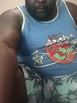 Snapshot of biggreen850 chatting on 01.04.25 biggreen850 online show from 01.04.25