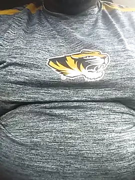 Snapshot of biggreen850 chatting on 02.01.25 biggreen850 online show from 02.01.25