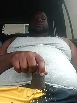 Snapshot of biggreen850 chatting on 02.15.25 biggreen850 online show from 02.15.25