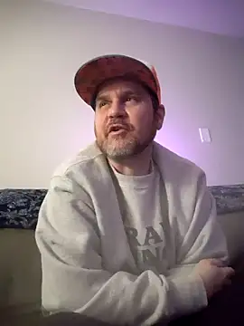 Snapshot of EZYves chatting on 12.07.24 EZYves online show from 12.07.24