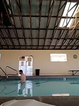 Snapshot of EZYves chatting on 09.30.25 EZYves online show from 09.30.25