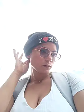 Snapshot of Simone_Miller chatting on 03.17.25 Simone Miller online show from 03.17.25