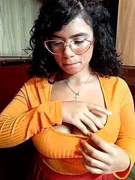 Snapshot of Simone_Miller chatting on 03.19.25 Simone Miller online show from 03.19.25