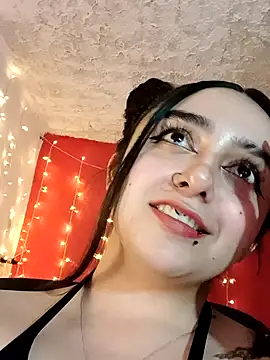 Snapshot of IvonneT chatting on 02.02.25 IvonneT online show from 02.02.25