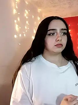 Snapshot of IvonneT chatting on 02.05.25 IvonneT online show from 02.05.25