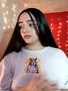 Snapshot of IvonneT chatting on 02.15.25 IvonneT online show from 02.15.25