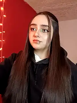 Snapshot of IvonneT chatting on 10.11.25 IvonneT online show from 10.11.25