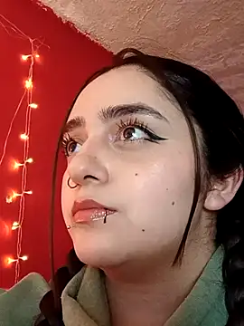 Snapshot of IvonneT chatting on 10.26.25 IvonneT online show from 10.26.25