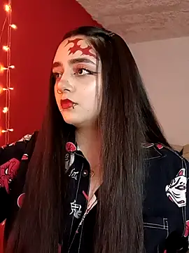 Snapshot of IvonneT chatting on 10.31.25 IvonneT online show from 10.31.25