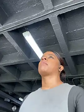 Snapshot of trianawhite chatting on 12.02.24 trianawhite online show from 12.02.24