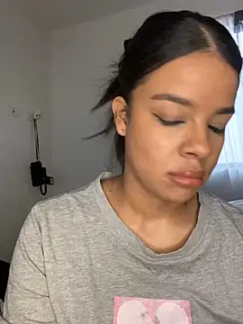 Snapshot of trianawhite chatting on 12.16.24 trianawhite online show from 12.16.24