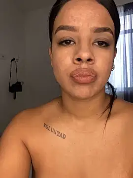 Snapshot of trianawhite chatting on 01.09.25 trianawhite online show from 01.09.25