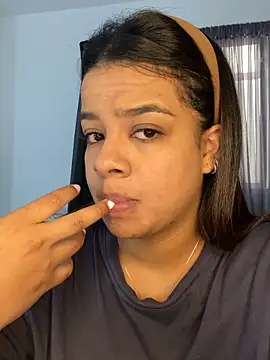 Snapshot of trianawhite chatting on 01.21.25 trianawhite online show from 01.21.25