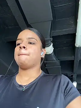 Snapshot of trianawhite chatting on 02.11.25 trianawhite online show from 02.11.25