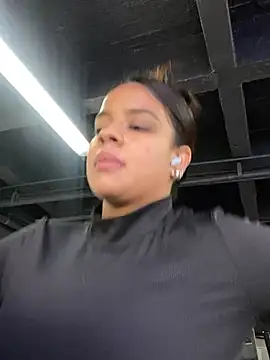 Snapshot of trianawhite chatting on 02.24.25 trianawhite online show from 02.24.25