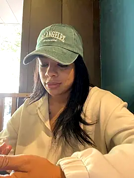 Snapshot of trianawhite chatting on 11.11.25 trianawhite online show from 11.11.25