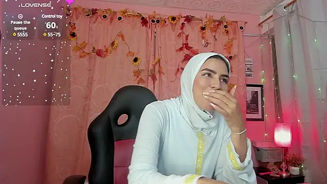 Snapshot of DarshaKhemu chatting on 01.11.25 DarshaKhemu online show from 01.11.25