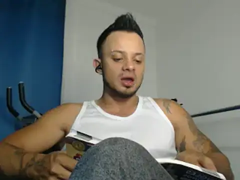 Snapshot of JacobJamess chatting on 01.28.25 JacobJamess online show from 01.28.25