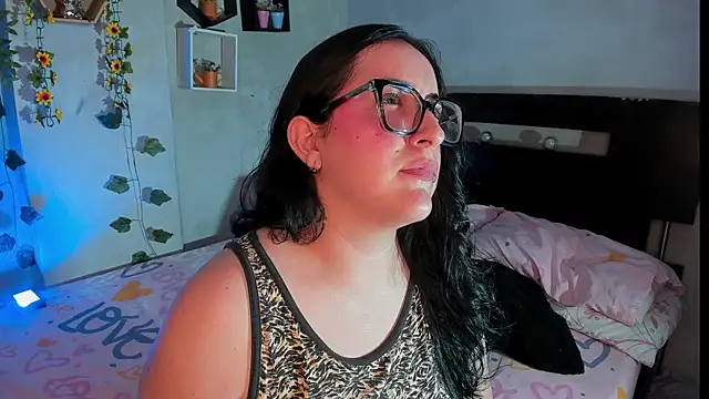 Snapshot of Cherry_jhoana chatting on 02.19.25 Cherry jhoana online show from 02.19.25