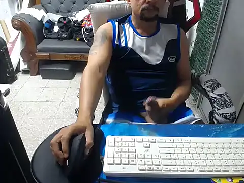 Snapshot of alexam_gal@xh chatting on 12.13.24 alexam galxh online show from 12.13.24