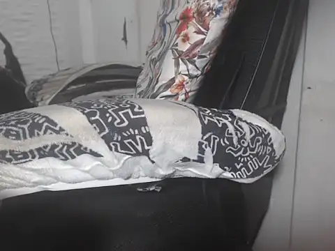 Snapshot of alexam_gal@xh chatting on 11.05.25 alexam galxh online show from 11.05.25