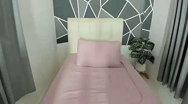 Snapshot of Sweethonjane chatting on 12.18.24 Sweethonjane online show from 12.18.24