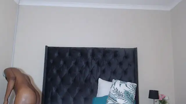 Snapshot of Sexynaughty_Gal chatting on 12.17.24 Sexynaughty Gal online show from 12.17.24