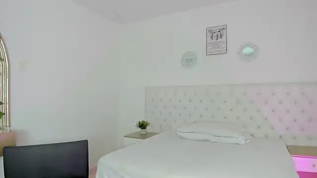 Snapshot of emma_rules99 chatting on 11.11.25 emma rules99 online show from 11.11.25