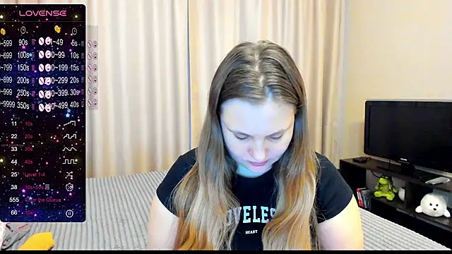 Snapshot of AlanaBrox chatting on 02.08.25 AlanaBrox online show from 02.08.25