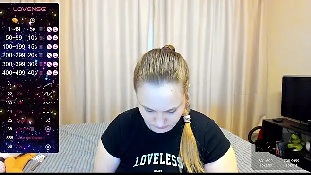 Snapshot of AlanaBrox chatting on 02.13.25 AlanaBrox online show from 02.13.25