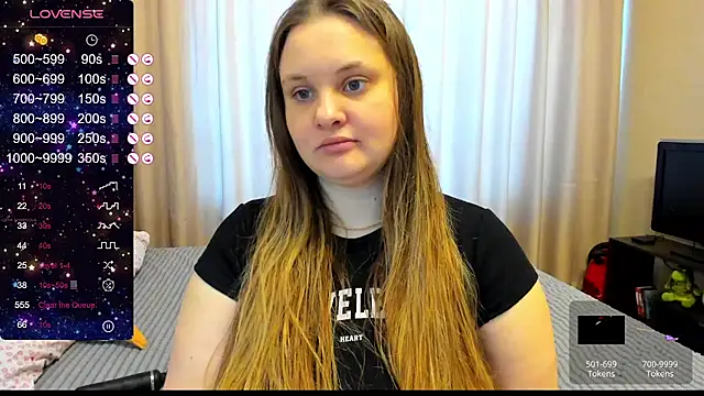 Snapshot of AlanaBrox chatting on 02.18.25 AlanaBrox online show from 02.18.25