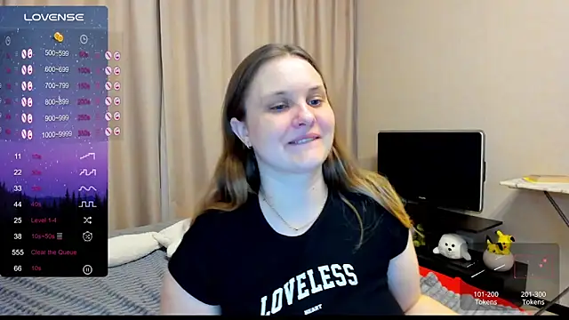 Snapshot of AlanaBrox chatting on 03.20.25 AlanaBrox online show from 03.20.25