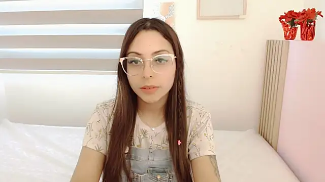 Snapshot of Elen__Sweet chatting on 03.06.25 Elen  Sweet online show from 03.06.25