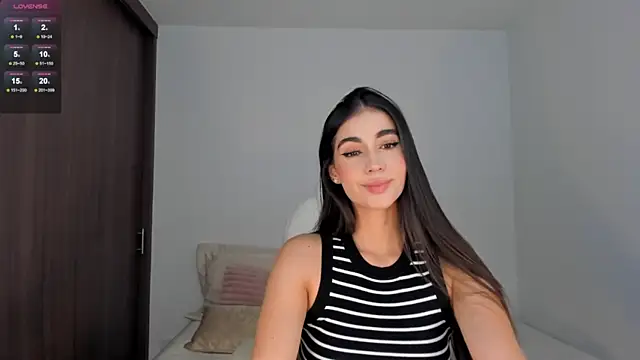 Snapshot of RebeccaBaxter chatting on 12.04.24 RebeccaBaxter online show from 12.04.24