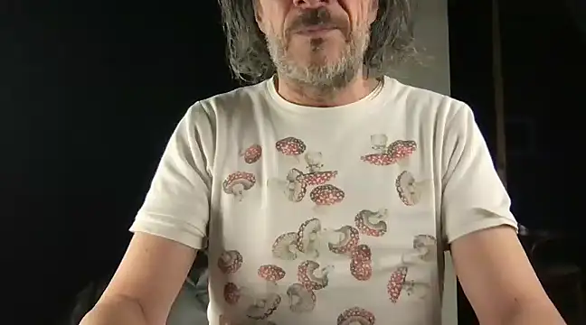 Snapshot of GioApri chatting on 02.23.25 GioApri online show from 02.23.25