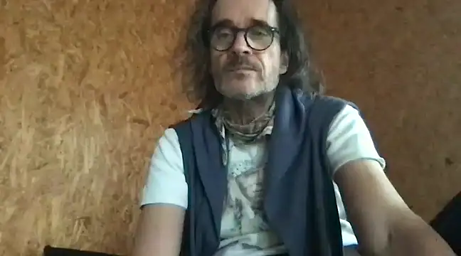 Snapshot of GioApri chatting on 02.28.25 GioApri online show from 02.28.25