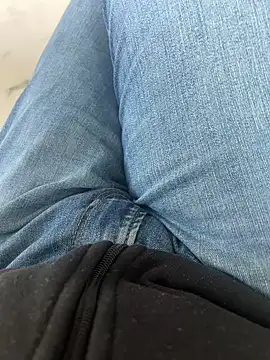 Snapshot of Cezar993 chatting on 12.26.24 Cezar993 online show from 12.26.24