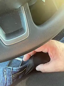 Snapshot of Cezar993 chatting on 12.27.24 Cezar993 online show from 12.27.24